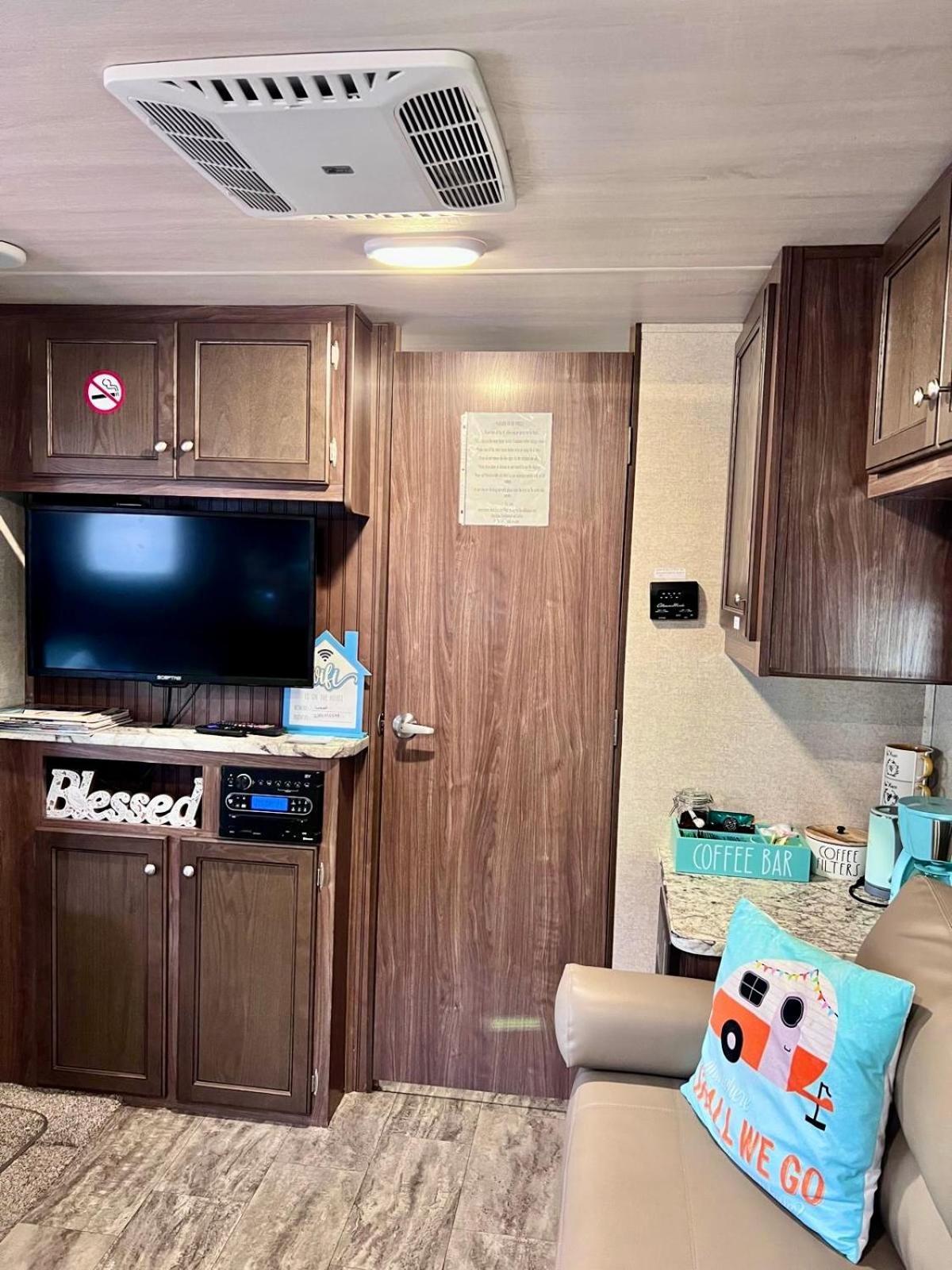 Rv Camper Paradise On The Wheels In Clearwater Beaches ลาร์โก ภายนอก รูปภาพ